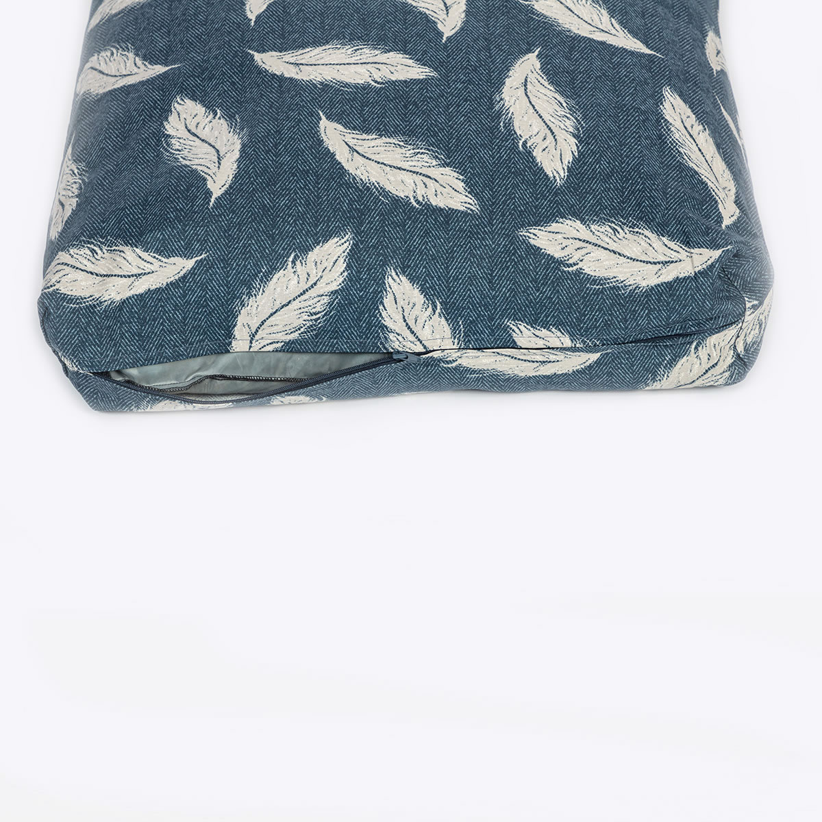 Retreat Feathers Navy Duvet - Image 3